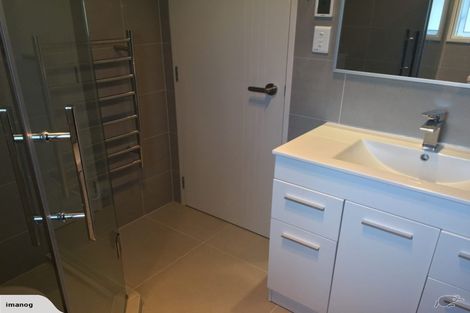 Photo of property in 73 Tamahere Drive, Glenfield, Auckland, 0629