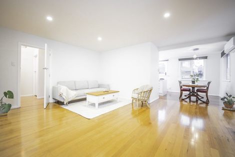 Photo of property in 15 Enderby Drive, Te Atatu Peninsula, Auckland, 0610