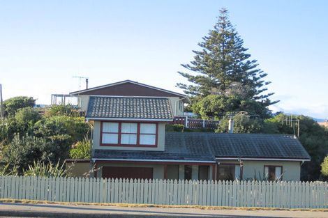 Photo of property in 82 Marine Parade, Otaki Beach, Otaki, 5512