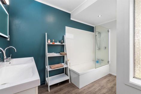 Photo of property in 2 Island View Road, Western Heights, Rotorua, 3015