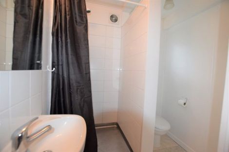 Photo of property in 19a Cleve Road, Green Bay, Auckland, 0604