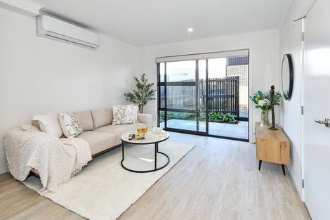 Photo of property in 102 Te Tihi Street, Wiri, 2104