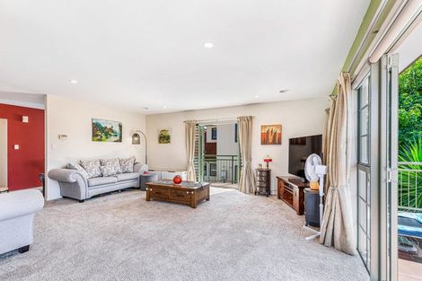 Photo of property in 30 Parkwood Crescent, Gulf Harbour, Whangaparaoa, 0930