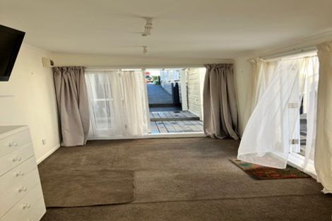 Photo of property in 7 Herald Terrace, Berhampore, Wellington, 6023