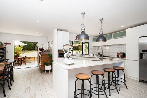 Photo of property in 12 Opanuku Road, Henderson Valley, Auckland, 0612