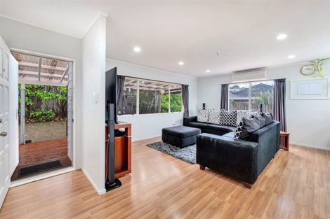 Photo of property in 13 Broadfield Street, Massey, Auckland, 0614