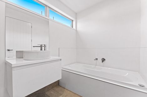 Photo of property in 6 Wendy Hood Way, Snells Beach, 0920