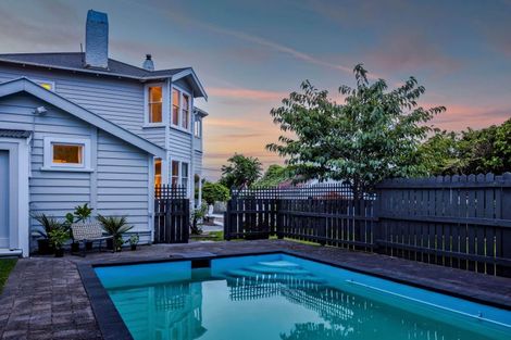 Photo of property in 68 Collins Street, Hawera, 4610