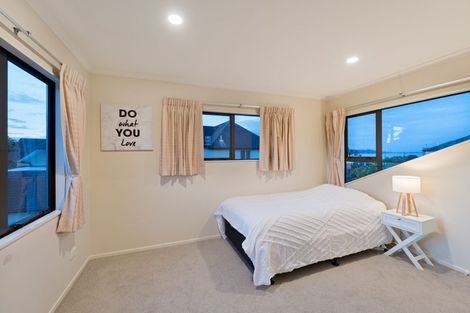 Photo of property in 35 Waimanu Bay Drive, Te Atatu Peninsula, Auckland, 0610