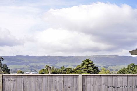 Photo of property in 100 Rosalie Terrace, Kelvin Grove, Palmerston North, 4414