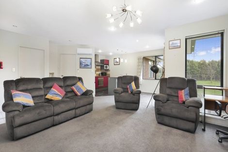 Photo of property in 9 Little Oaks Drive, Yaldhurst, Christchurch, 8042