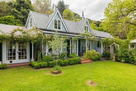 Photo of property in 33 Sandy Beach Road, Governors Bay, Lyttelton, 8971