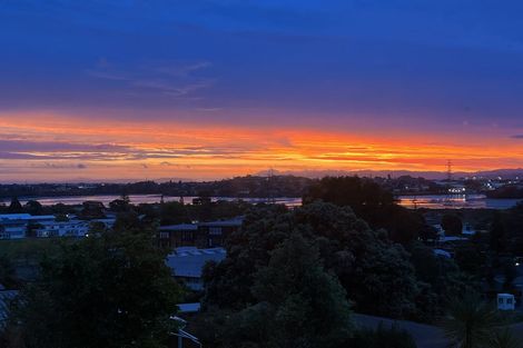 Photo of property in 35 Miramar Place, Pakuranga, Auckland, 2010
