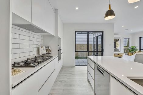 Photo of property in 562b Beach Road, Rothesay Bay, Auckland, 0630