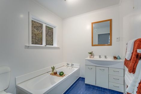 Photo of property in 78 Airlie Road, Plimmerton, Porirua, 5026