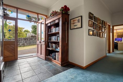 Photo of property in 37 Fairfax Avenue, Northcote, Auckland, 0627
