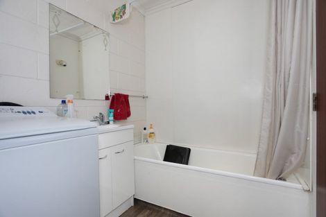 Photo of property in 2/297 Ruahine Street, Terrace End, Palmerston North, 4410