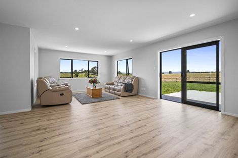 Photo of property in 539 Cemetery Road, Sanson, Palmerston North, 4479