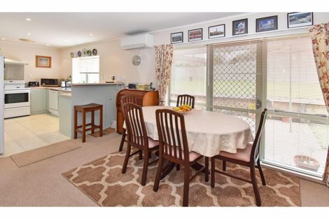 Photo of property in 15 Tonson Place, Weymouth, Auckland, 2103