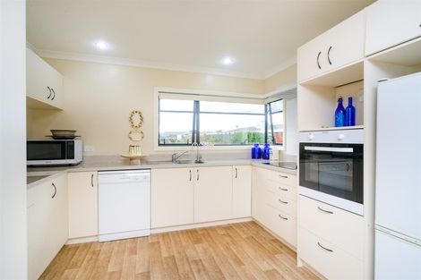 Photo of property in 12 Barnett Drive, Marton, 4710