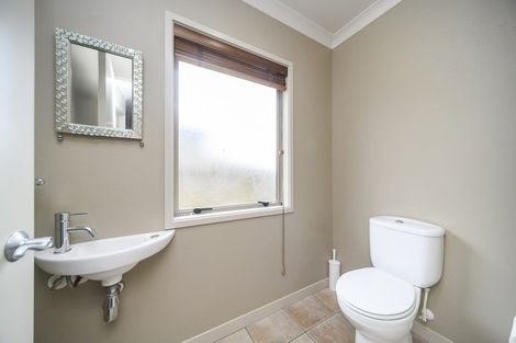 Photo of property in 21 Johnstone Drive, Fitzherbert, Palmerston North, 4410