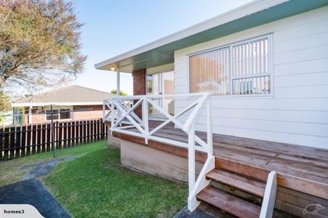Photo of property in 1/71 Browns Bay Road, Browns Bay, Auckland, 0630