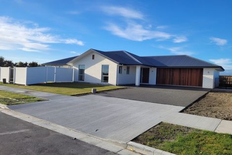 Photo of property in 1 Mccahon Drive, Rangiora, 7400