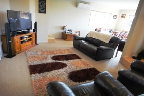 Photo of property in 1 Carnelian Court, Westgate, Auckland, 0614