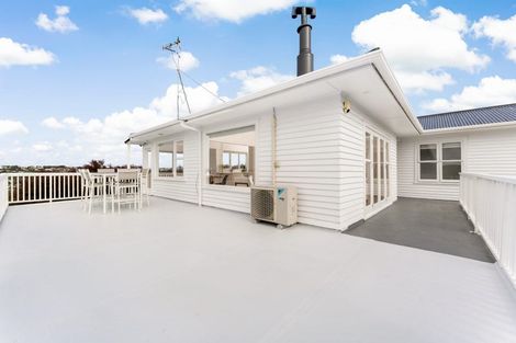 Photo of property in 1/113 Coronation Road, Hillcrest, Auckland, 0627