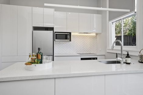 Photo of property in 8 Morley Street, New Plymouth, 4310