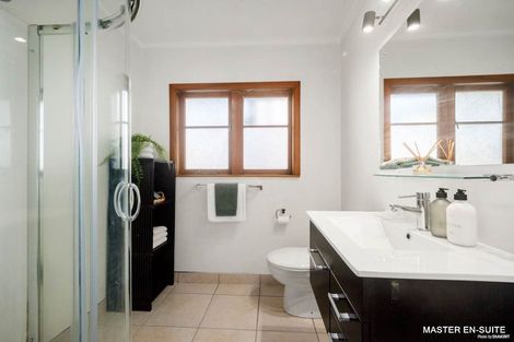 Photo of property in 1/934 East Coast Road, Northcross, Auckland, 0630