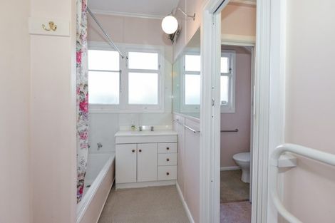 Photo of property in 97 Havelock Road, Havelock North, 4130