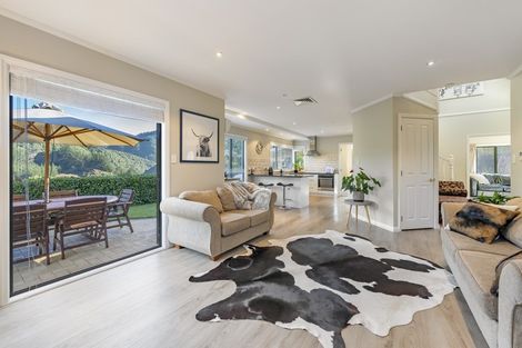 Photo of property in 18 Betty Watt Grove, Riverstone Terraces, Upper Hutt, 5018