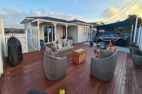 Photo of property in 2/100 Manuka Road, Bayview, Auckland, 0629