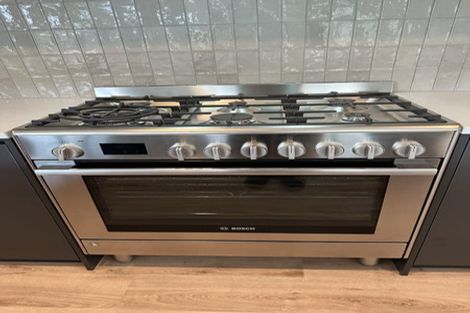 Photo of property in 32 Solitude Crescent, Kelvin Grove, 4414