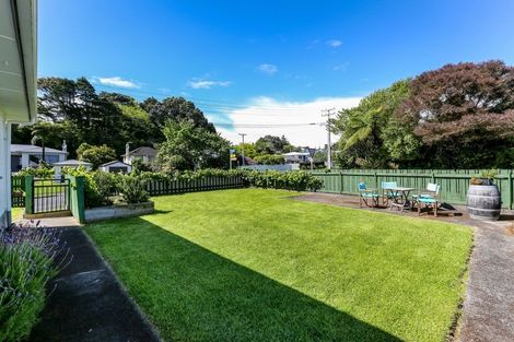 Photo of property in 16 Awanui Street, Merrilands, New Plymouth, 4312