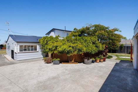 Photo of property in 35 Shortt Street, Foxton Beach, Foxton, 4815