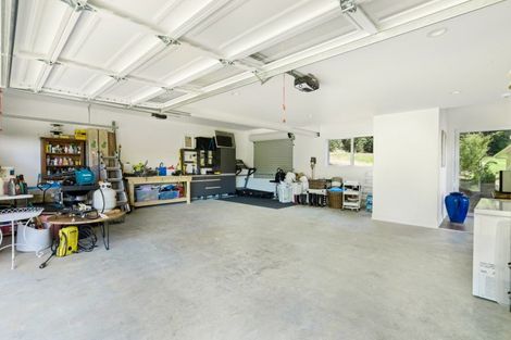 Photo of property in 105 Grassmere Road, Henderson Valley, Auckland, 0612