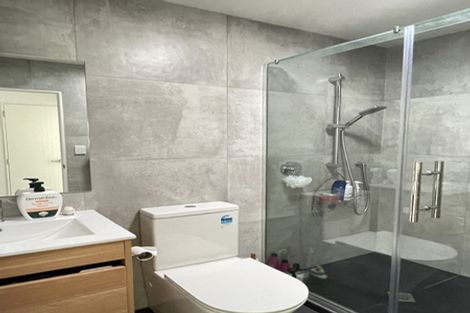 Photo of property in 4/4 Mcquoid Place, Glenfield, Auckland, 0629