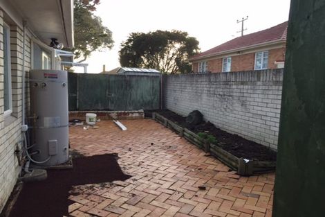 Photo of property in 2/4046 Great North Road, Glen Eden, Auckland, 0602