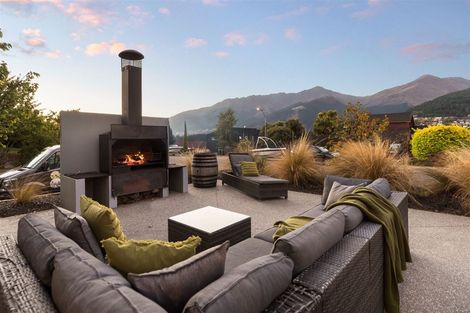 Photo of property in 33 Oregon Drive, Kelvin Heights, Queenstown, 9300