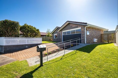 Photo of property in 7 Boulevard Drive, Merrilands, New Plymouth, 4312