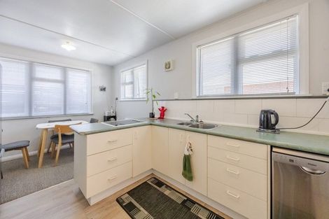 Photo of property in 700 Grove Road, Mayfair, Hastings, 4122