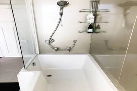 Photo of property in 11 Woodville Street, Edgeware, Christchurch, 8013