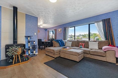 Photo of property in 22 Alidade Place, Massey, Auckland, 0614