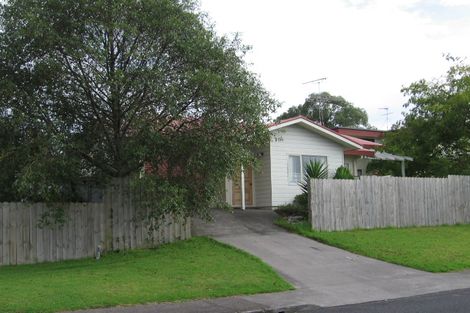 Photo of property in 90 Granville Drive, Massey, Auckland, 0614