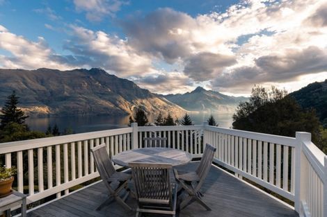 Photo of property in 18 Mckerrow Place, Sunshine Bay, Queenstown, 9300