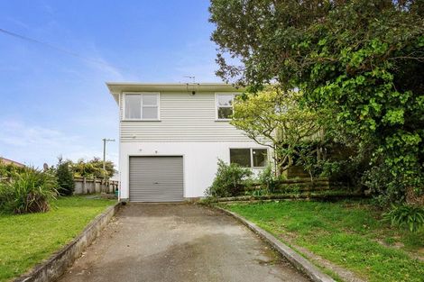 Photo of property in 35a Ranui Terrace, Tawa, Wellington, 5028