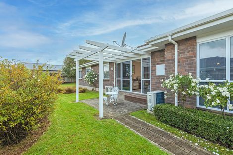 Photo of property in 67 Pacific Drive, Fitzherbert, Palmerston North, 4410