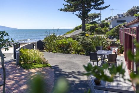 Photo of property in 2/33 Beach Road, Paekakariki, 5034
